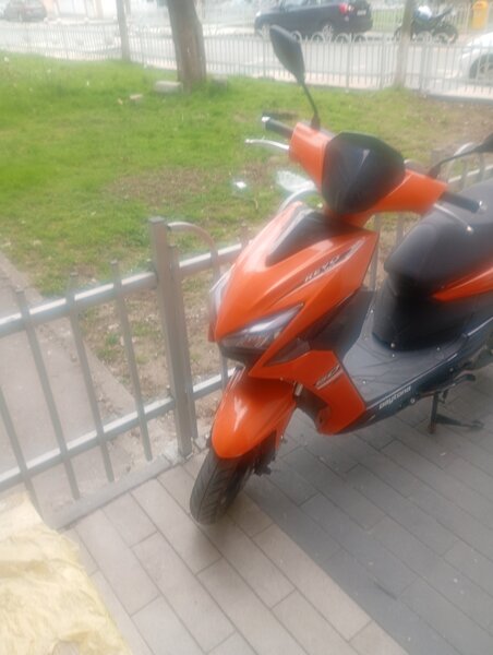 Vand scuter Daytona Revo 50 limitat la 25 de km/h